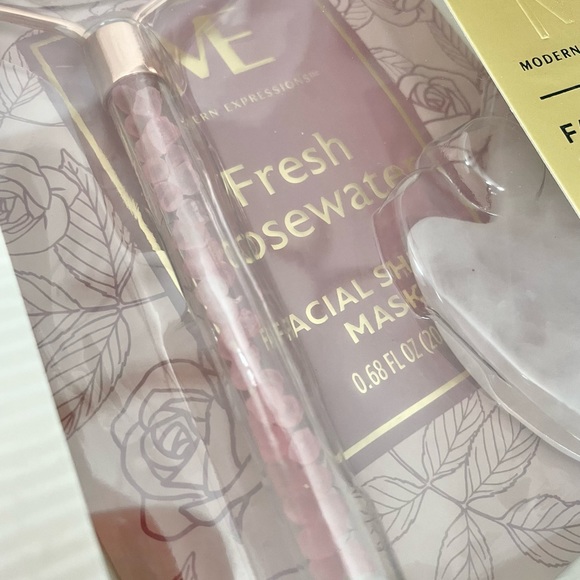 New with tags FACIAL TOOL SET 3PC JADE ROLLER, GUA SHA, & ROSEWATER FACIAL MASK - Picture 6 of 7